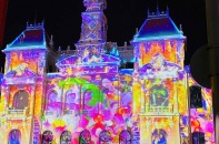 Tòa nhà UBND TP.HCM lung linh, huyền ảo với “bữa tiệc” nghệ thuật 3D mapping