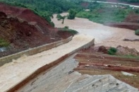 Kẹt van cửa xả, cảnh báo nguy cơ vỡ đập thủy điện Đắk Kar