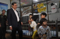 Đêm giao thừa, lãnh đạo thành phố Đà Nẵng tặng quà cho trẻ mồ côi