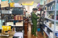 Hà Nội thu giữ hơn 1.000 lọ nước hoa giả nhiều thương hiệu nổi tiếng