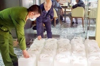 Thu giữ hơn 1.100 lít rượu thủ công không rõ nguồn gốc, xuất xứ