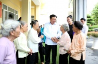 Bí thư Thành ủy Đinh Tiến Dũng tri ân người có công số 