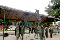 Hà Nội lắp dựng 10 nhà bạt dã chiến phục vụ nhân dân xem lễ diễu binh, diễu hành