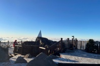 Băng giá phủ trắng đỉnh Fansipan Sapa