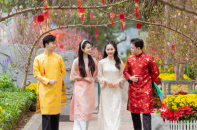 Du khách thích thú check-in không gian hoa xuân lớn chưa từng có tại Hà Nội