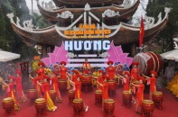 Hàng vạn du khách đổ về dự khai hội Chùa Hương Bính Ngọ 2026