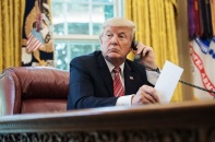 Điện đàm với Trung Quốc, ông Trump lĩnh cáo buộc can thiệp việc nội bộ