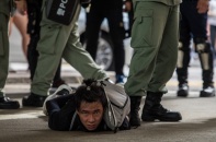 Tương lai “ngã tư quốc tế” Hong Kong bên bờ sụp đổ