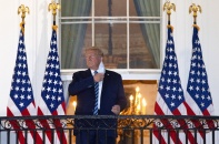 "Đừng sợ Covid", Tổng thống Trump nhắn người Mỹ khi xuất viện