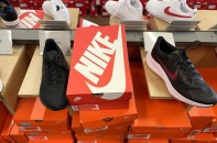 Nike sẽ ngừng cung cấp hàng cho một trong những chuỗi giày lớn nhất Mỹ