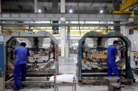 Sản xuất công nghiệp Trung Quốc giảm mạnh, chứng khoán Á - Âu vẫn giữ sắc xanh