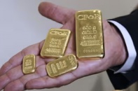 Giá vàng thế giới "bắn phá" mốc 2.200 USD/ounce