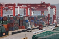 Trung Quốc: Xuất khẩu tăng tốc, nhưng nhập khẩu bất ngờ sụt giảm