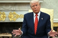 Tổng thống Trump tuyên bố không nhượng bộ thuế quan, Phố Wall tiếp tục đỏ rực