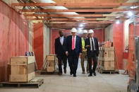 Tổng thống Trump có chuyến thăm hiếm hoi đến trụ sở Fed