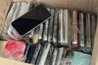 Hải quan Nội Bài bắt hàng trăm iPhone "bay lậu"
