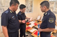 Siết chặt quá cảnh, Hải quan bắt gần 5.000 điện thoại và 2.500 đôi giày giả mạo