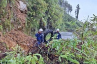 Hành trình "ăn gió, nằm sương, băng rừng nối sóng" của nhân viên VNPT