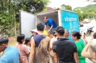 Người VNPT "vượt lũ, giữ sóng, cõng hàng" cho bà con vùng lũ Nghệ An