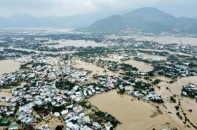 Khẩn trương giải quyết chính sách, chi trả bảo hiểm cho người dân, doanh nghiệp bị lũ lụt