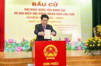 [Ảnh] Chủ tịch nước Lương Cường thực hiện quyền bầu cử tại phường Hoàn Kiếm, Hà Nội