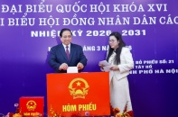 [Ảnh] Thủ tướng Phạm Minh Chính cùng cử tri bỏ phiếu bầu cử tại phường Tây Hồ, Hà Nội