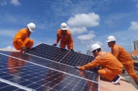 Thủ tướng yêu cầu tăng cường thực thi tiết kiệm điện, phát triển điện mặt trời mái nhà