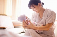 Phụ nữ sinh đủ 2 con trước 35 tuổi được hỗ trợ tối thiểu 2 triệu đồng