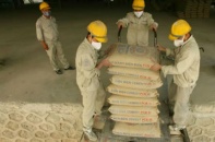 Xuất khẩu xi măng “nhờ cậy” trung gian