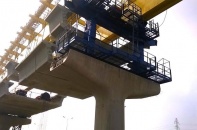 TP.HCM: Lắp đặt dầm cầu cạn đầu tiên tuyến Metro số 1