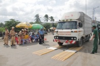 Tranh cãi việc Thanh tra giao thông có được dừng xe, xử phạt hay không