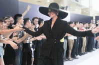 Vietnam’s Next Top Model 2015: Siêu mẫu Thanh Hằng xuất hiện kỳ bí, quyền lực