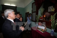 Tổng Bí thư Nguyễn Phú Trọng dâng hương tưởng nhớ Bác Hồ
