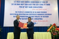 Hà Nam trao Giấy chứng nhận đăng ký đầu tư dự án nhà máy pin 6 triệu USD
