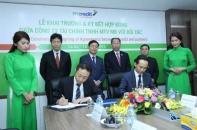 Tân binh Mcredit bắt tay với một loạt ông lớn