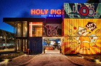 Đập hộp nhà hàng container siêu khủng Holy Pig xuất hiện tại Tổ hợp Cocobay Đà Nẵng