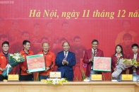 Thủ tướng tiết lộ lý do gặp mặt hai đội tuyển bóng đá vô địch SEA Games ngay khi về Việt Nam