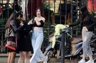 Hà Nội: Nhiều người dân ra đường thể dục, đi dạo dù chưa hết hạn giãn cách xã hội