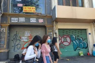 TP.HCM: Thông báo cho thuê mặt bằng dán chi chít khắp dãy phố