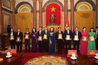 Tôn vinh doanh nghiệp dược chung tay cùng ngành y tế vượt khó đại dịch
