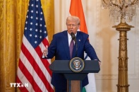 Tổng thống Donald Trump tạm dừng thuế đối ứng với hơn 75 quốc gia trong 90 ngày