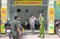 TP.HCM: Công an đến từng nhà khuyến cáo người dân không tụ tập để phòng dịch Covid-19
