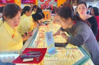 TP.HCM: Người dân tấp nập mua vàng trong ngày vía Thần Tài