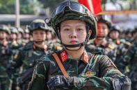 Hình ảnh những "bông hồng" tập luyện chuẩn bị tham gia diễu binh, diễu hành đại lễ 30/4