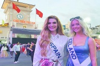 Dàn người đẹp quốc tế tham quan Chợ Bến Thành, quảng bá hình ảnh du lịch TP.HCM 2025