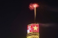 [Ảnh] TP.HCM rực sáng pháo hoa đón năm 2026