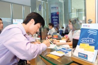 Thừa tiền, thiếu khách, ngân hàng "vợt" khách của nhau