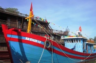 Cùng ngư dân vươn khơi bám biển