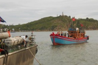 Cứu hộ thành công tàu cá QNg 96507-TS cùng 15 ngư dân Lý Sơn bị nạn trên biển