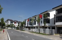 Tiền lại chảy mạnh vào bất động sản